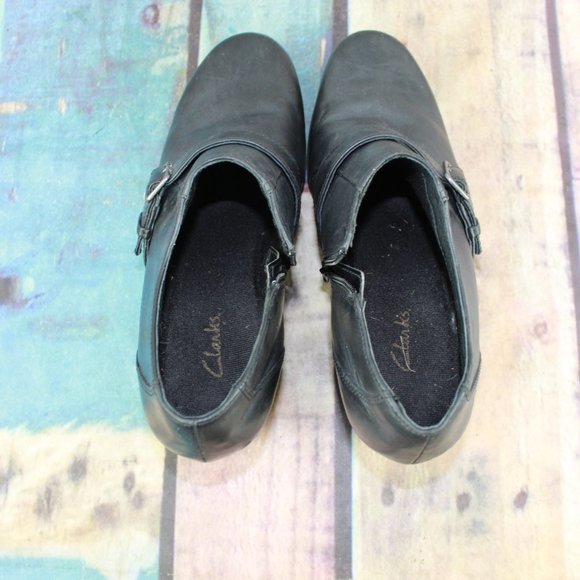 Clarks Black Leather Side Zip Low Ankle Heeled Booties Size 10 M - Picture 6 of 9